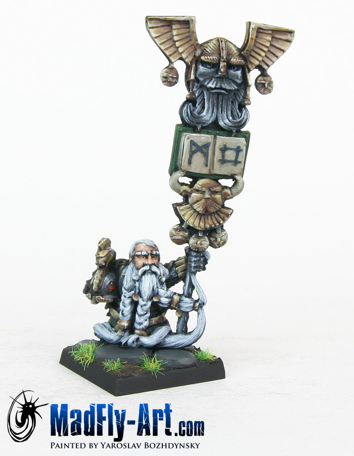 Dwarf Army Standard Bearer